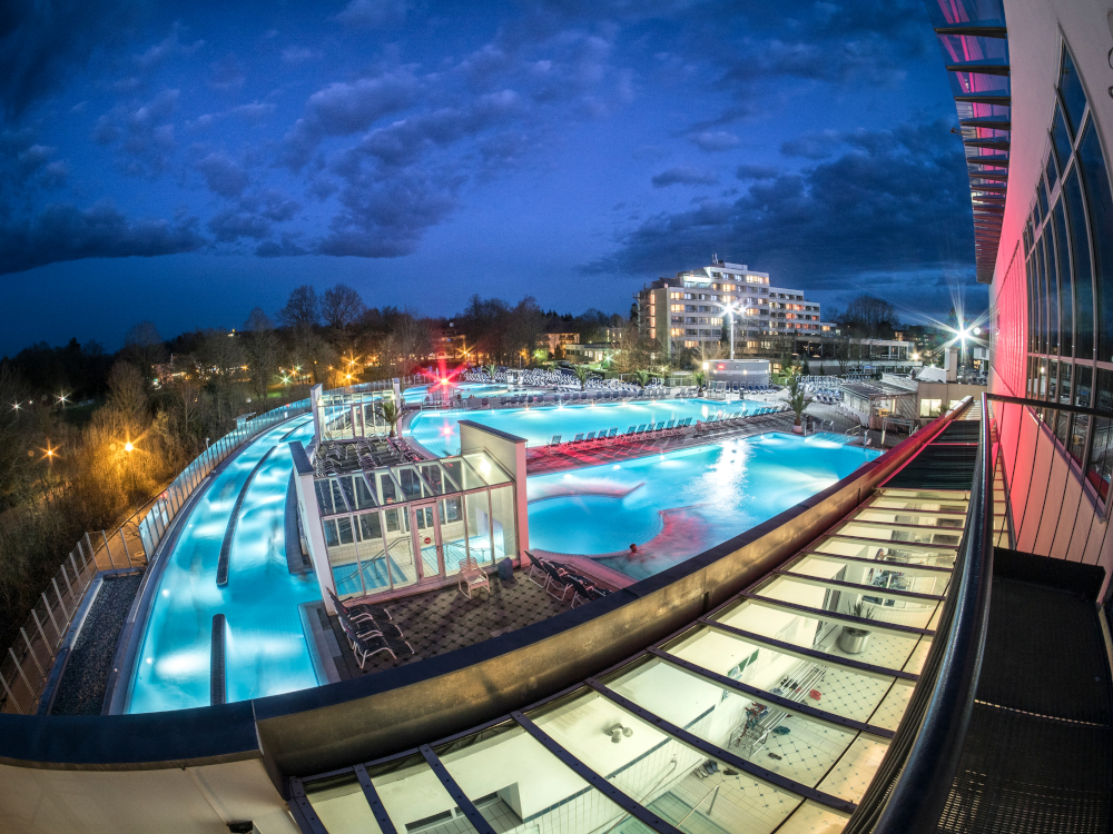 Europa Therme bei Nacht