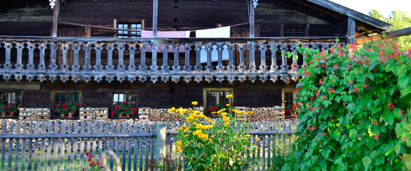 Kapplhof Gebäude im Sommer