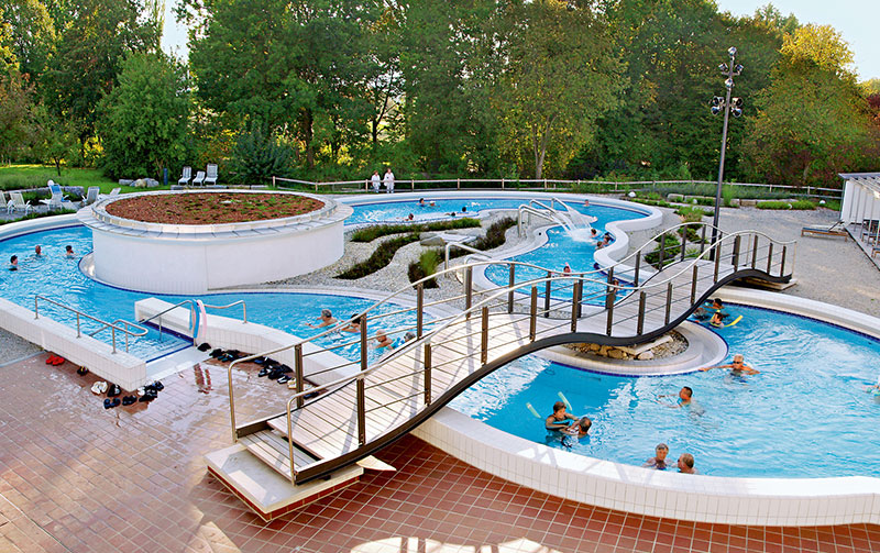 Schwimmbecken der Rottal Therme